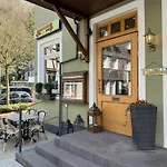 Alt Hotel 3*