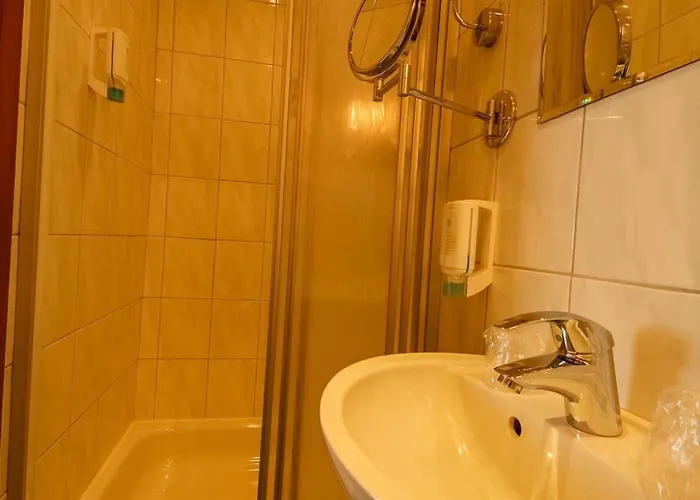 Otel Alt